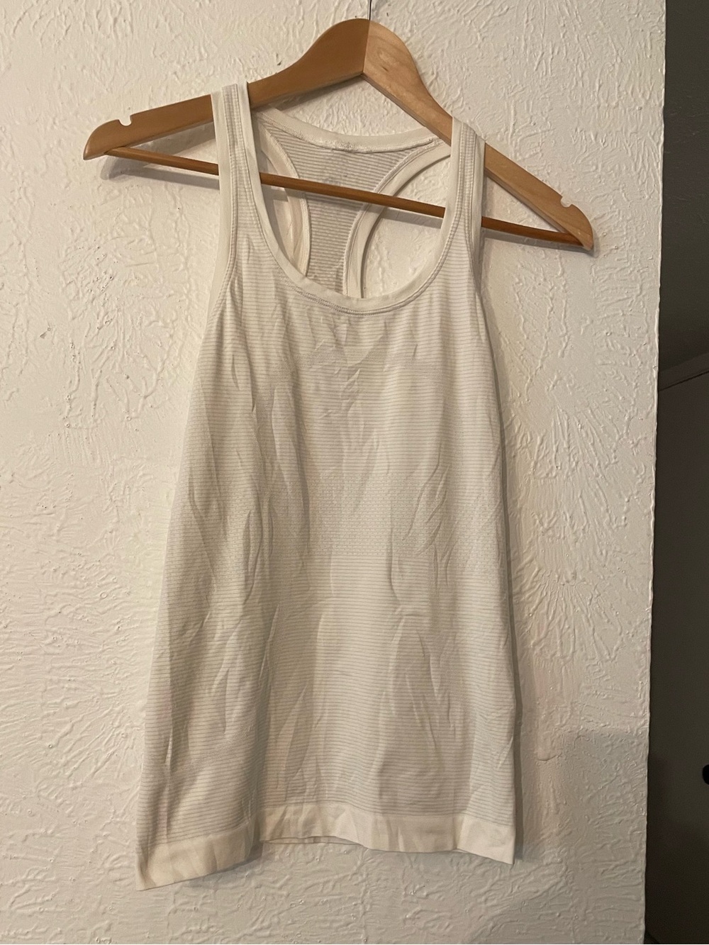 lululemon athletica White Racerback Performance Tank Top Size 4